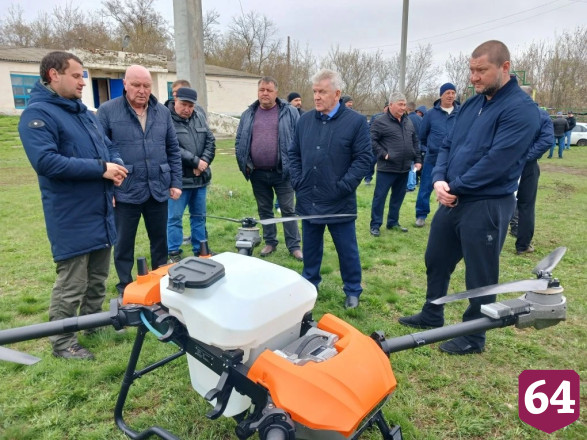 Саратовским аграриям презентовали многофункциональные плуги и агродроны