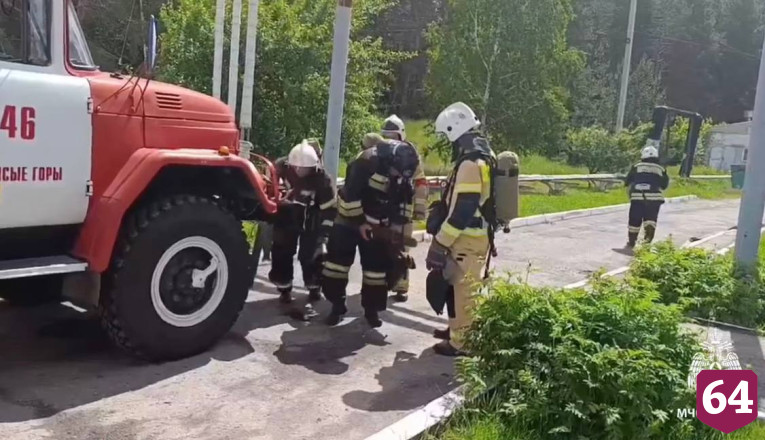 Саратовские пожарные тушили «горящий» ФОК