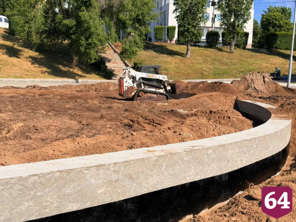 В Саратове у берега Волги на тысяче «квадратов» заливают скейт-парк